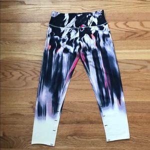 Rare lululemon cotton crop size 5 tie dye